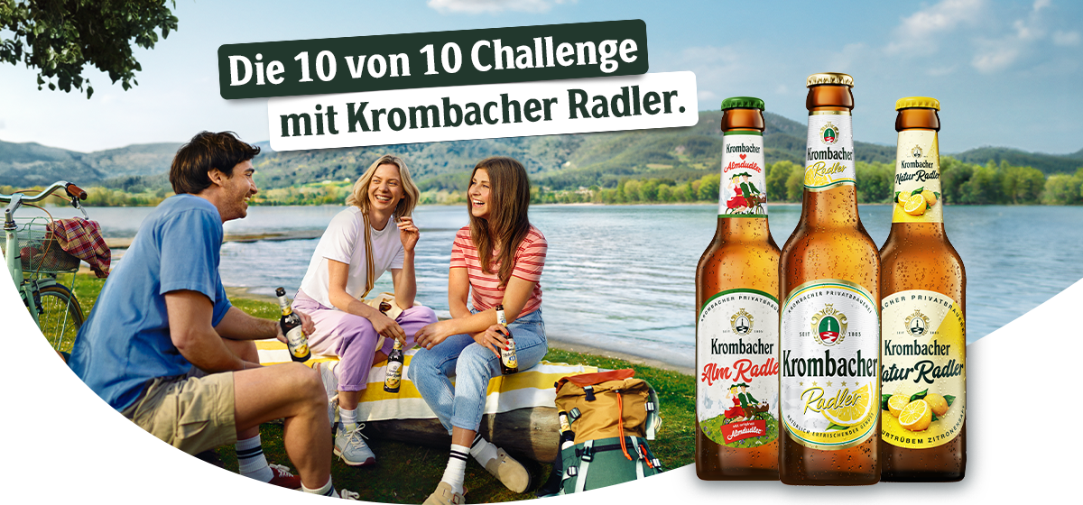 Drei Personen sitzen am Seeufer, trinken Krombacher Radler Bier, daneben drei Flaschen Krombacher Radler mit den Sorten 'Alm Radler', 'Radler' und 'Natur Radler', Text 'Die 10 von 10 Challenge mit Krombacher Radler'